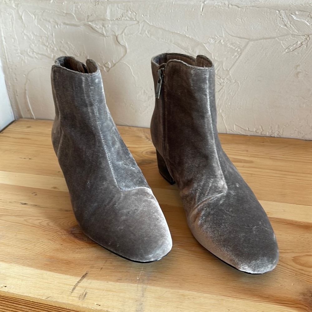 Joie size 6 velvet booties.